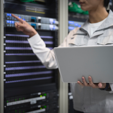 ネオジャパンは、今後もすべてのお客さまに desknet's NEO のオンプレミス環境でのサポートを継続することをお約束いたします。